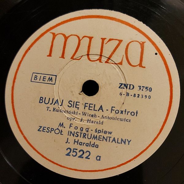 https://www.discogs.com/release/25388860-Mieczys%C5%82aw-Fogg-Bujaj-Si%C4%99-Fela-Pierwsze-Bzy