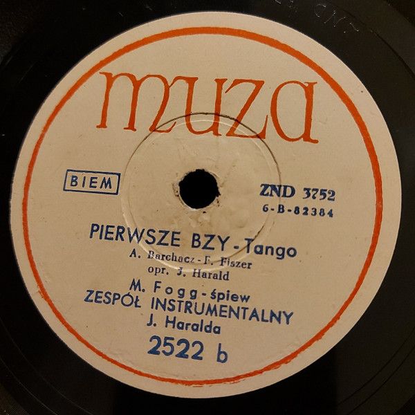 https://www.discogs.com/release/25388860-Mieczys%C5%82aw-Fogg-Bujaj-Si%C4%99-Fela-Pierwsze-Bzy