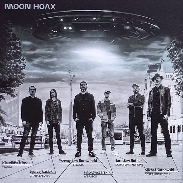 https://www.discogs.com/release/26608010-Moon-Hoax-Randka-Z-Androidem