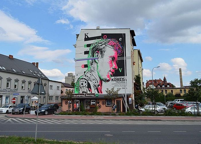 https://kurierostrowski.pl/2019/09/06/mural-z-komeda-wita-w-ostrowie-foto/